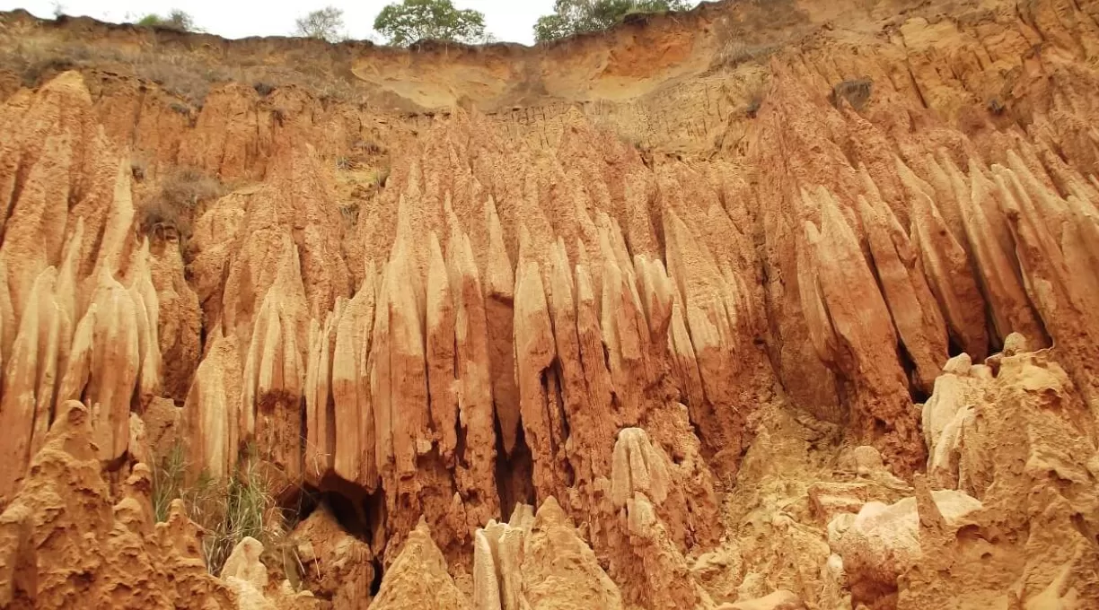 tsingy_rouge.jpg